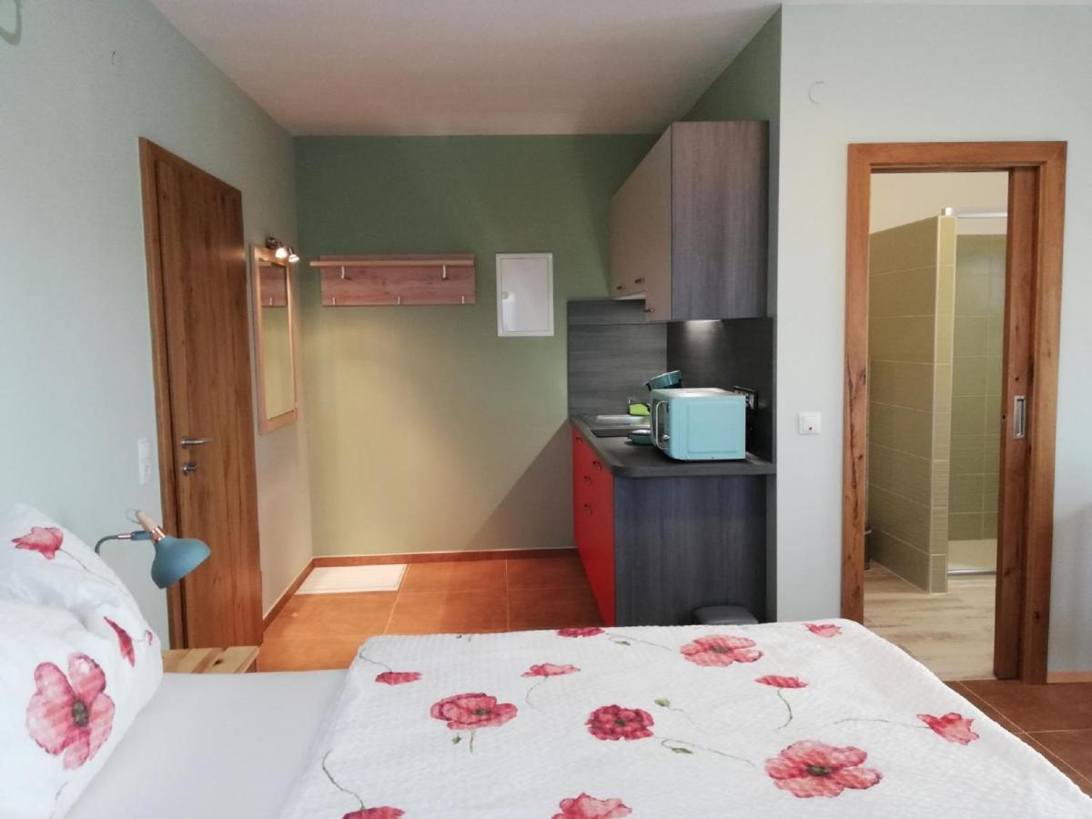 Haus Monti Hotell Maria Lanzendorf Exteriör bild