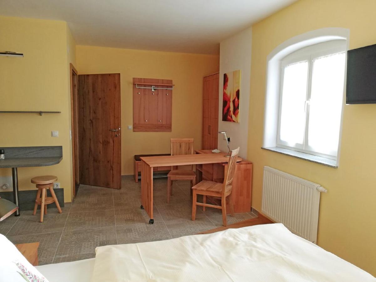 Haus Monti Hotell Maria Lanzendorf Exteriör bild