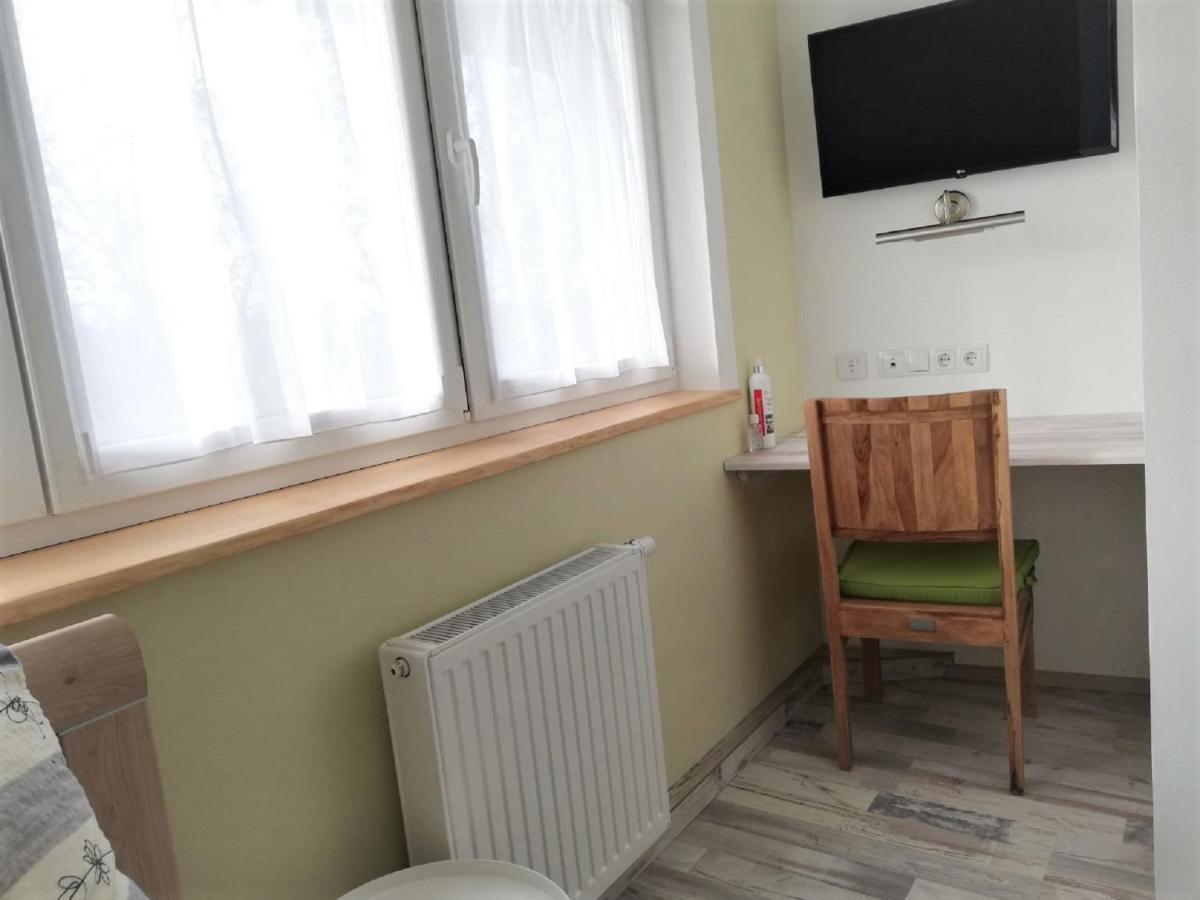 Haus Monti Hotell Maria Lanzendorf Exteriör bild