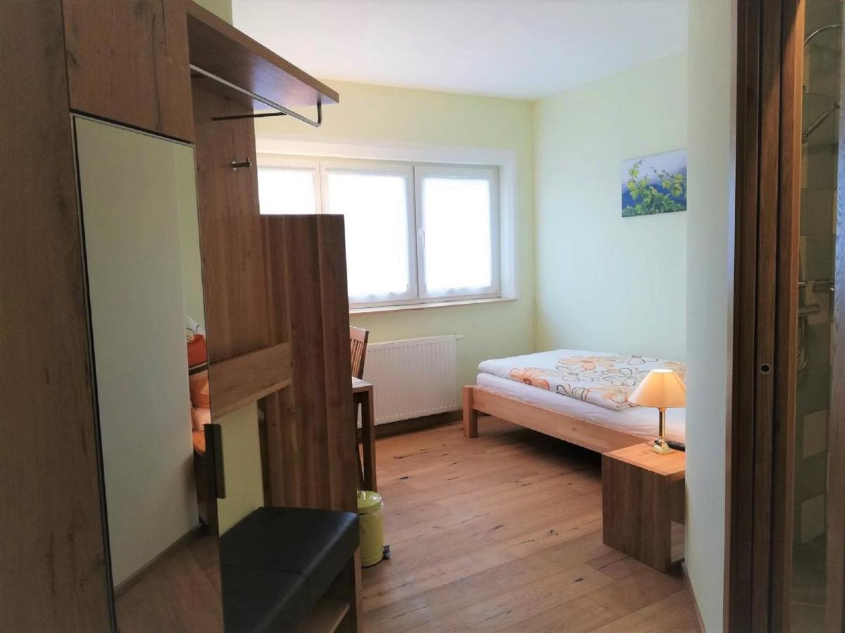 Haus Monti Hotell Maria Lanzendorf Exteriör bild
